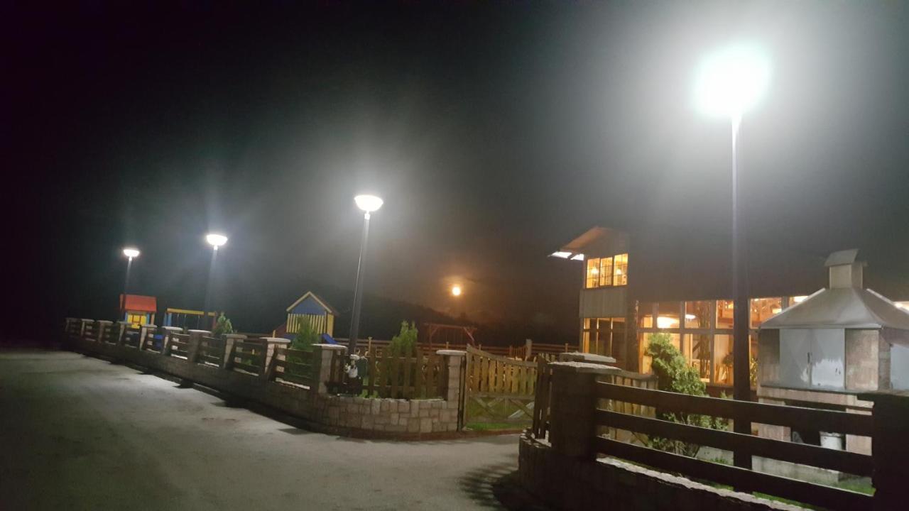 Hotel Pansion I Restoran ,, Pogled" Han Pijesak Exterior foto